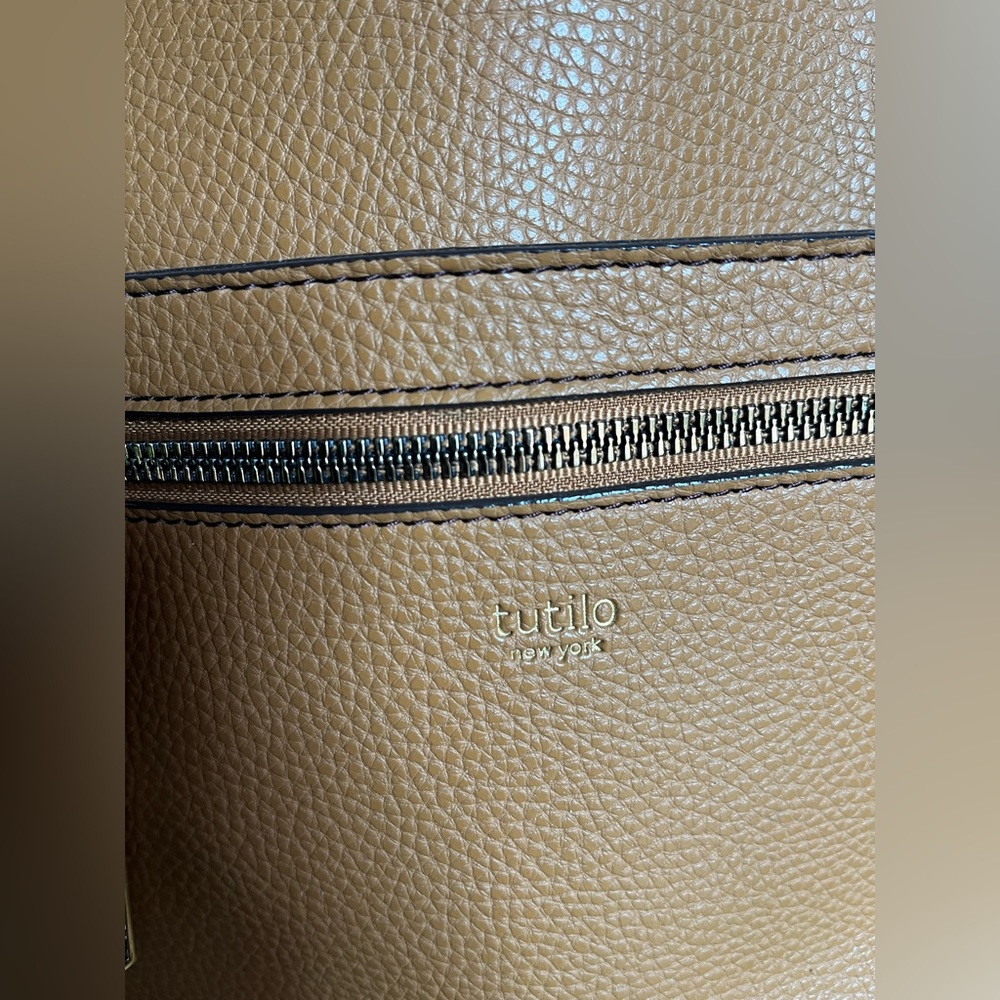 Tutilo New York Tan Faux Leather Tote Bag with Gold Accents.Brand New/Never Used - Picture 8 of 12